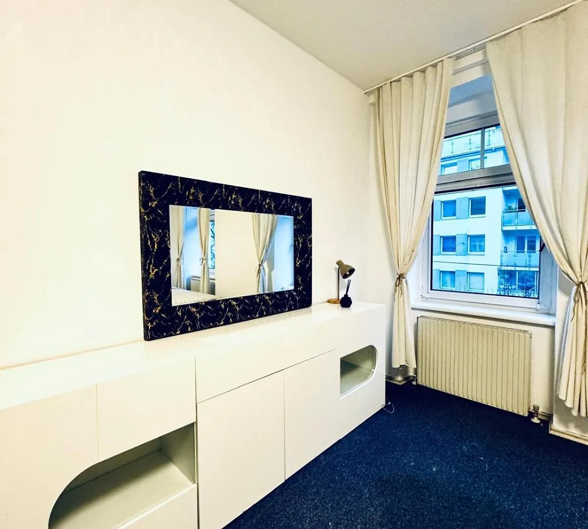 Bright Stay, 7Br Shared Apt Only 13Min To Belvedere Palace Vienna Apartment
