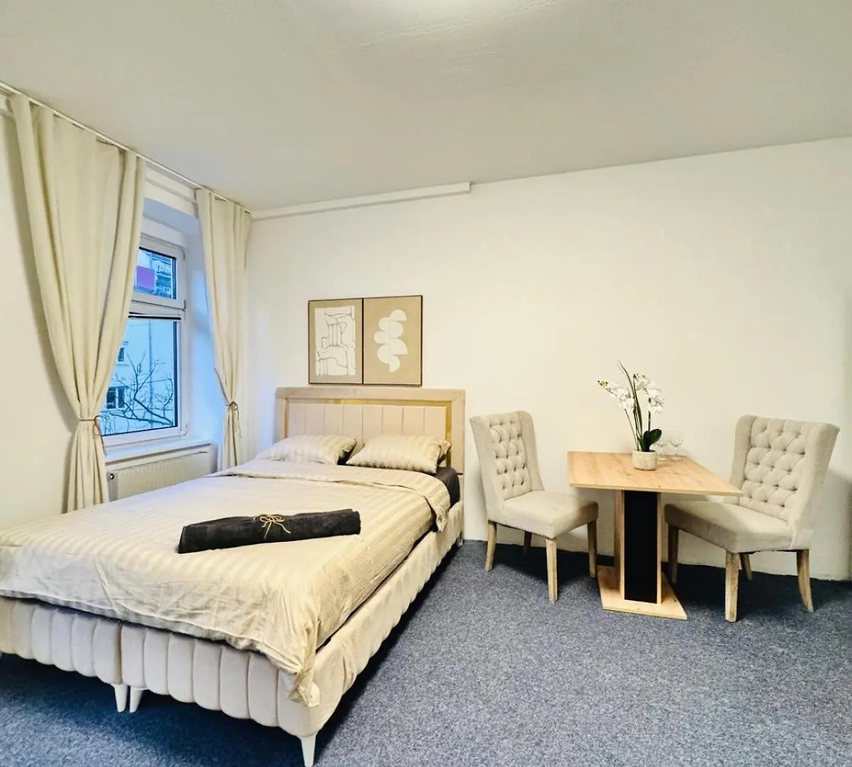 Bright Stay, 7Br Shared Apt Only 13Min To Belvedere Palace Vienna 0*,  Austria