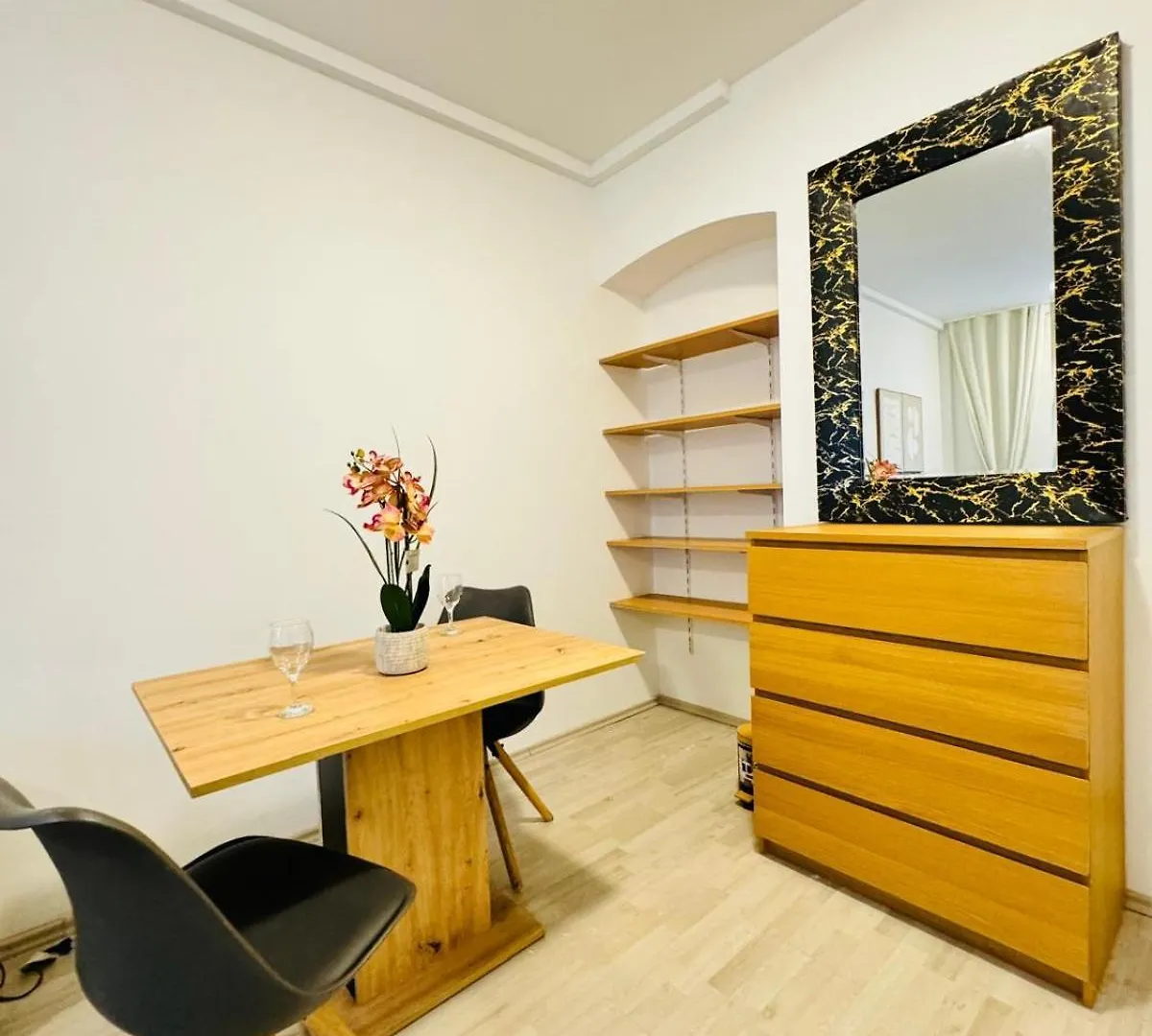 Bright Stay, 7Br Shared Apt Only 13Min To Belvedere Palace Vienna 0*,  Austria