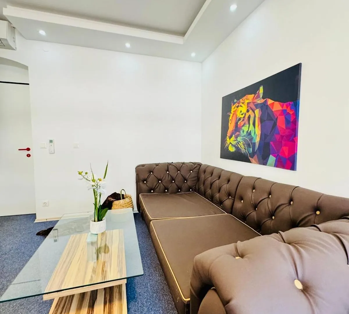 Bright Stay, 7Br Shared Apt Only 13Min To Belvedere Palace Vienna Apartment